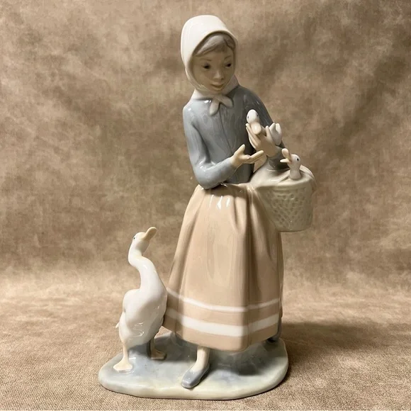 Lladro Daisa "Shepherdess with Ducks" #4568  - Porcelain Figurine *read* - Picture 5 of 7